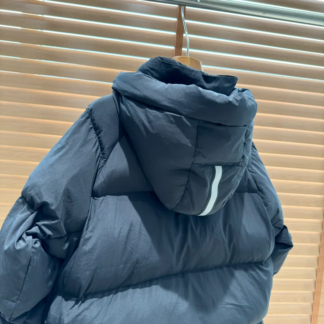 P780 Style No. Y110 𝗖𝗔𝗡𝗔𝗗𝗔 𝗚𝗢𝗢𝗦𝗘｜Canada Goose 𝗝𝘂𝗻𝗰𝘁𝗶𝗼𝗻Capsule Short Down Jacket/Ouyang Nana Generation 𝗦𝗶𝘇𝗲: 𝗫𝗦 𝗦 𝗠 𝗟 𝗫𝗟 Product color: black, white